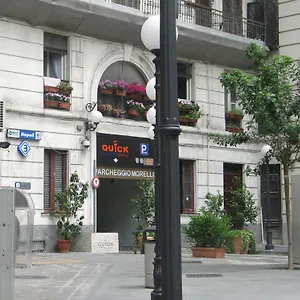 Bed Morelli 49 , Chiaia Napels